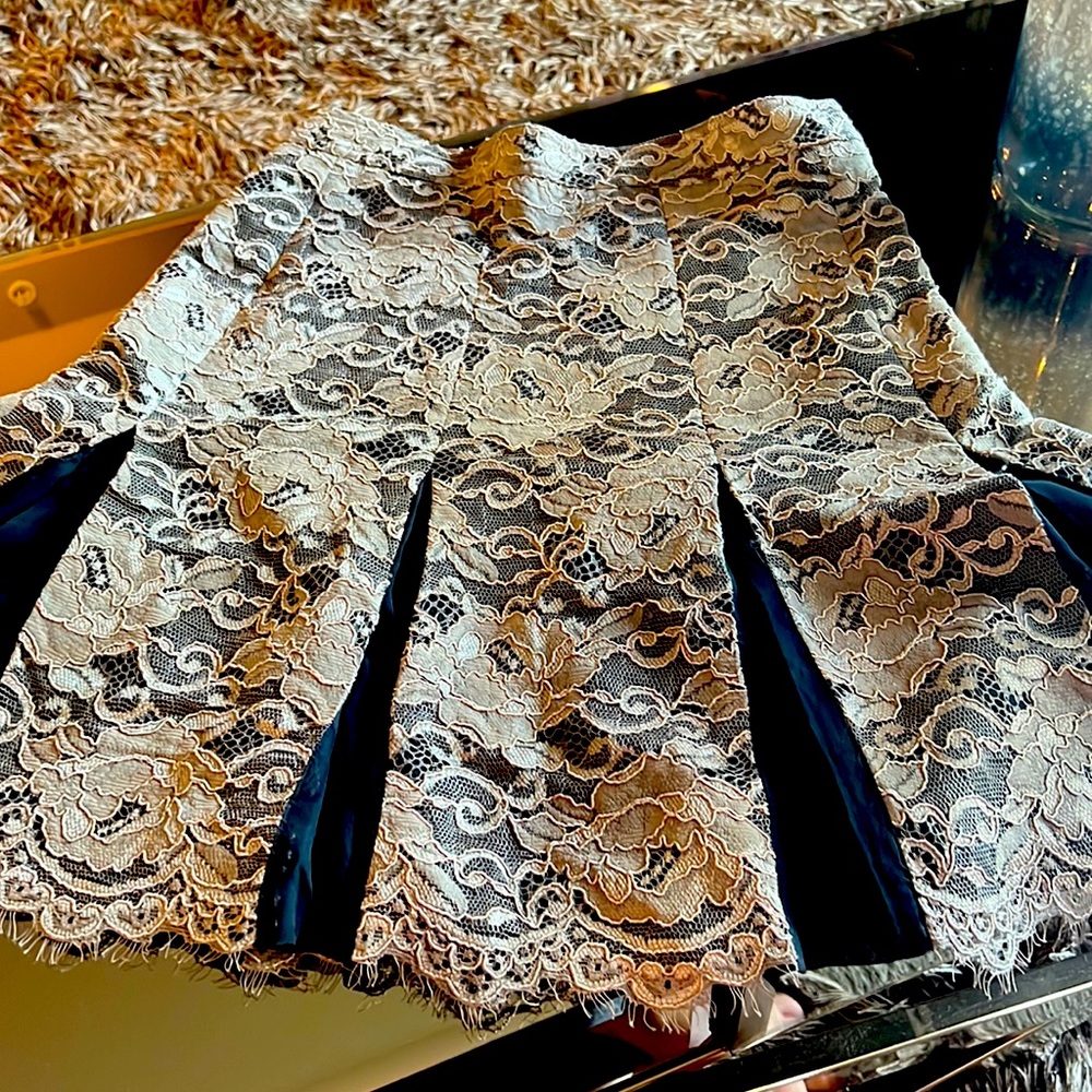 Tory Burch size 6 pleated lace skirt